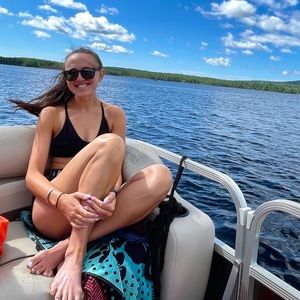 Meet your Posher, Leslie